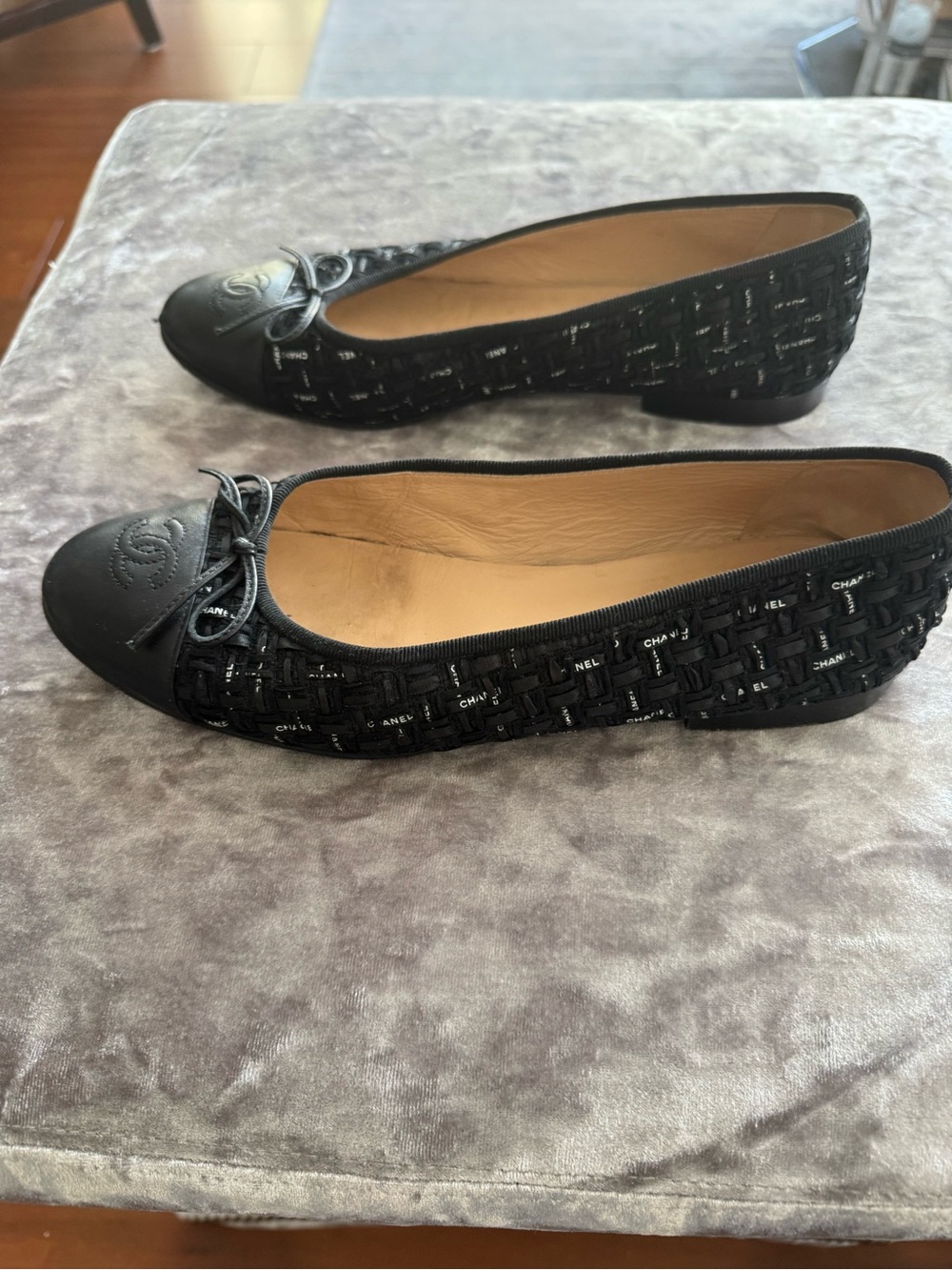 CHANEL Black and White logo Tweed & Leather Cap-Toe Ballet Flats - Picture 3 of 8